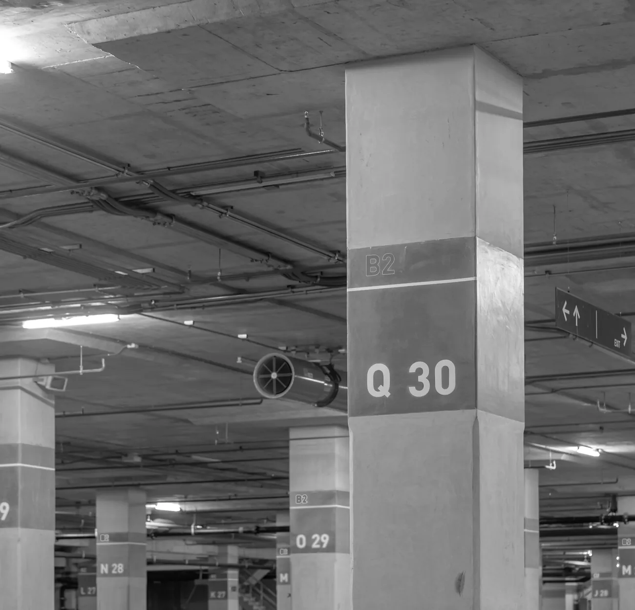 Betonstütze in einer Tiefgarage